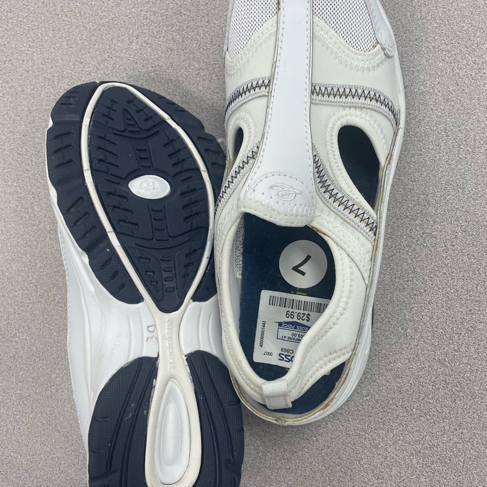 Easy Spirit White and Black Slip-On Shoes - Picture 2 of 4